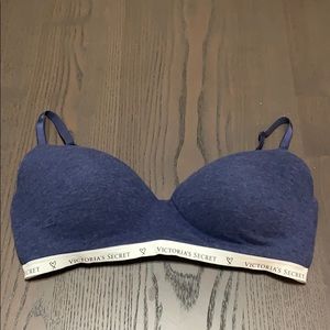 VS t-shirt lightly lined wireless bra size 38DD